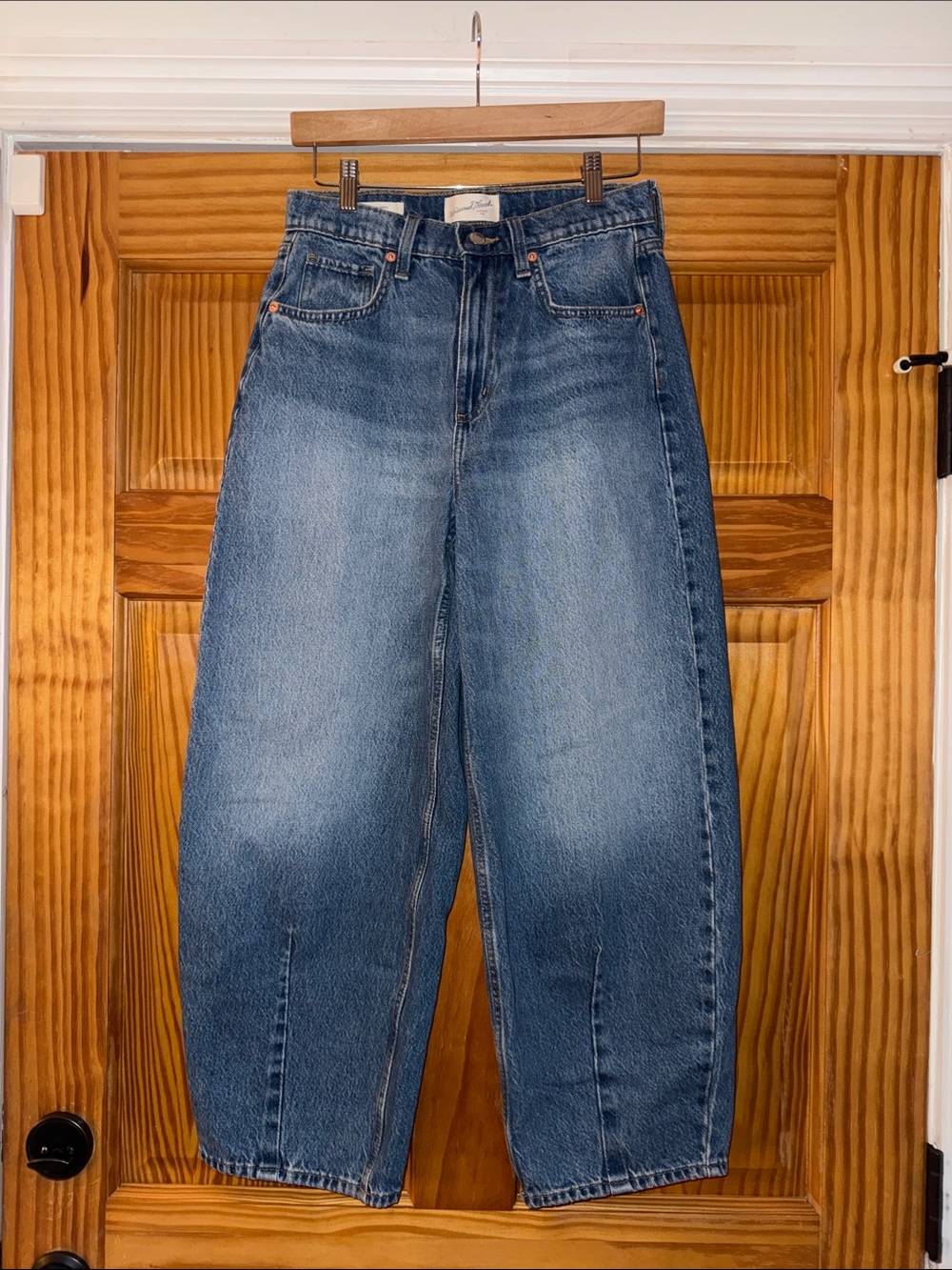 Universal Thread Classic High-Rise Easy Barrel Denim Jeans for Women size 4